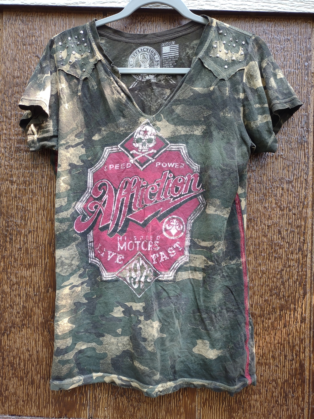 Affliction Green Camo V-Neck Tee with Pink Crest Women's M